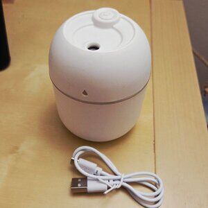 Small Humidifier Quiet Warm Light Personal size for Desk NEW in White USB Cord